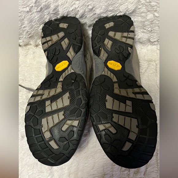 Timberland, women’s, Lionshead walking shoe, Vibram. Size 9.5 M - Picture 4 of 6